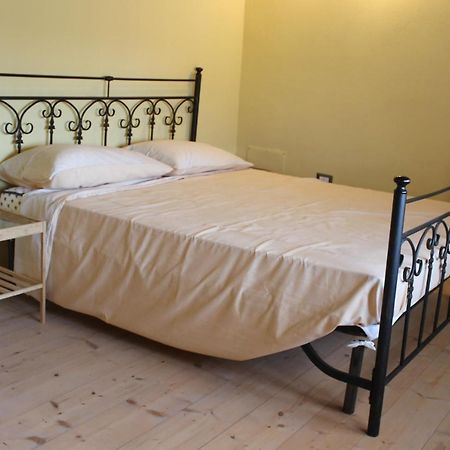 Uras Sa Domu Beccia B&B المظهر الخارجي الصورة